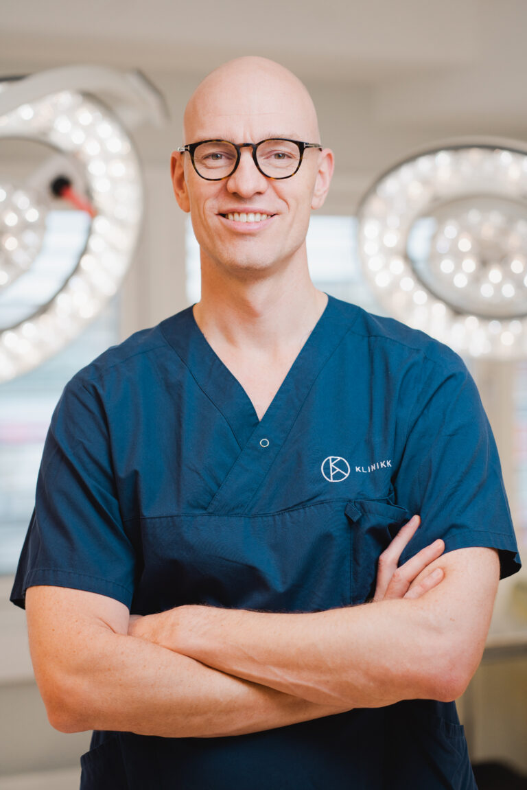 Dr. Ståle Buhagen. Spesialist i plastikkirurgi og generell kirurgi. Bred erfaring. Lidenskapelig opptatt av detaljer, slik at resultatet skal bli best mulig hver gang.